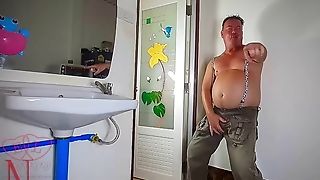 Prank Plumber Striptease. The Housewife Called A Plumber And Had An Orgasm.